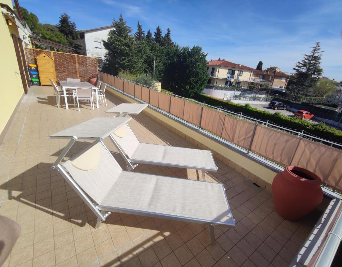Appartamento L'Azalea - A Due Passi Da Numana Con Grande Terrazzo E Piscina Condominiale Stagionale Sirolo Dış mekan fotoğraf