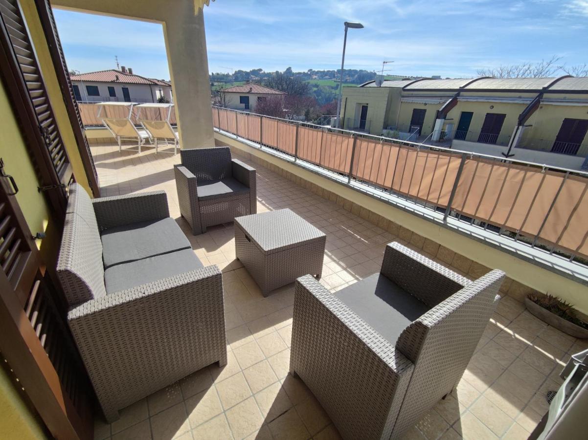 Appartamento L'Azalea - A Due Passi Da Numana Con Grande Terrazzo E Piscina Condominiale Stagionale Sirolo Dış mekan fotoğraf